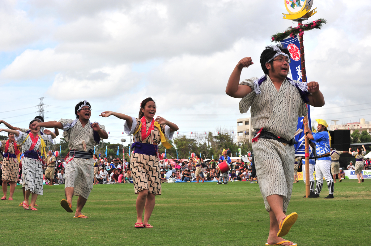 名護市城青年会による演舞 名護市城青年会による演舞