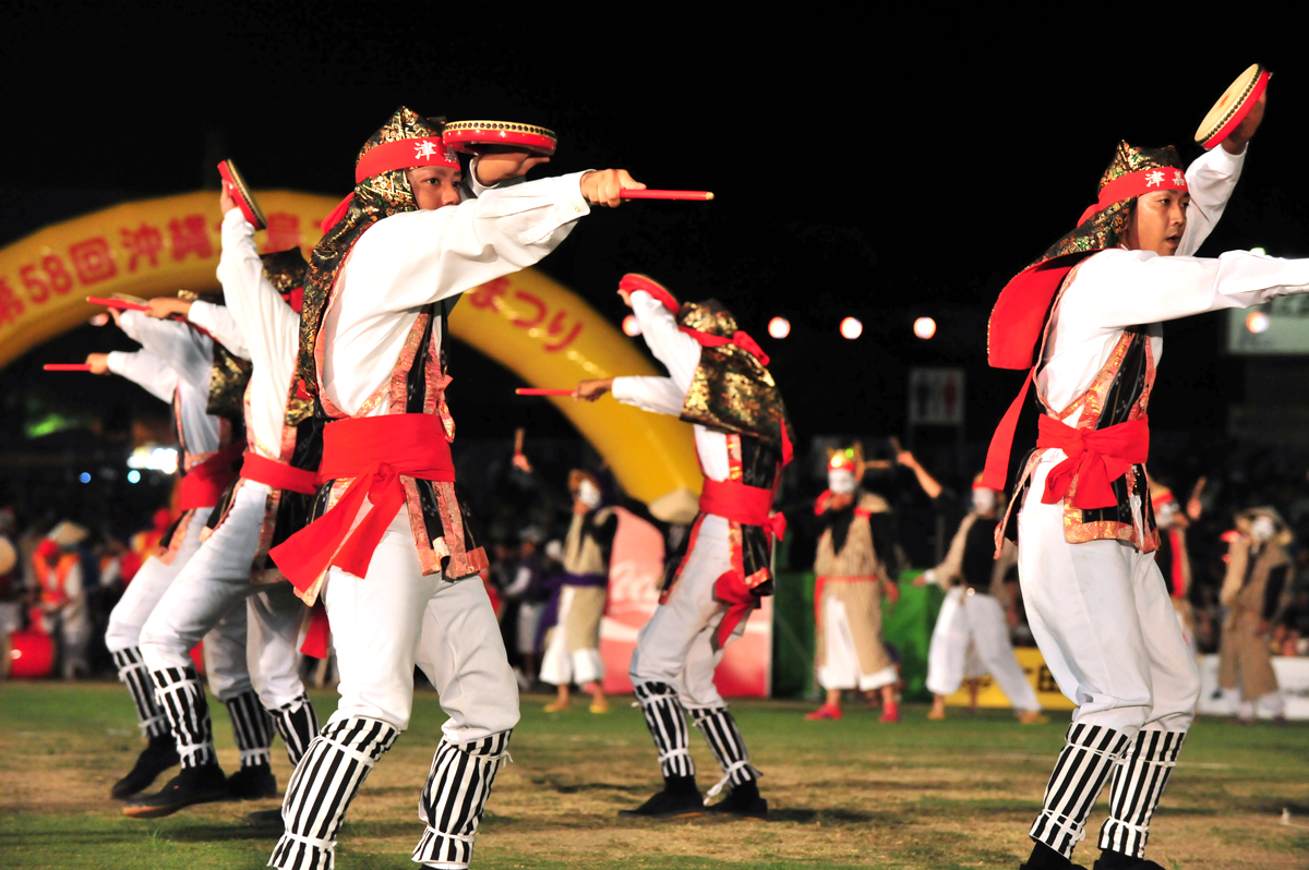 南風原町津嘉山青年会によるエイサー演舞 南風原町津嘉山青年会によるエイサー演舞