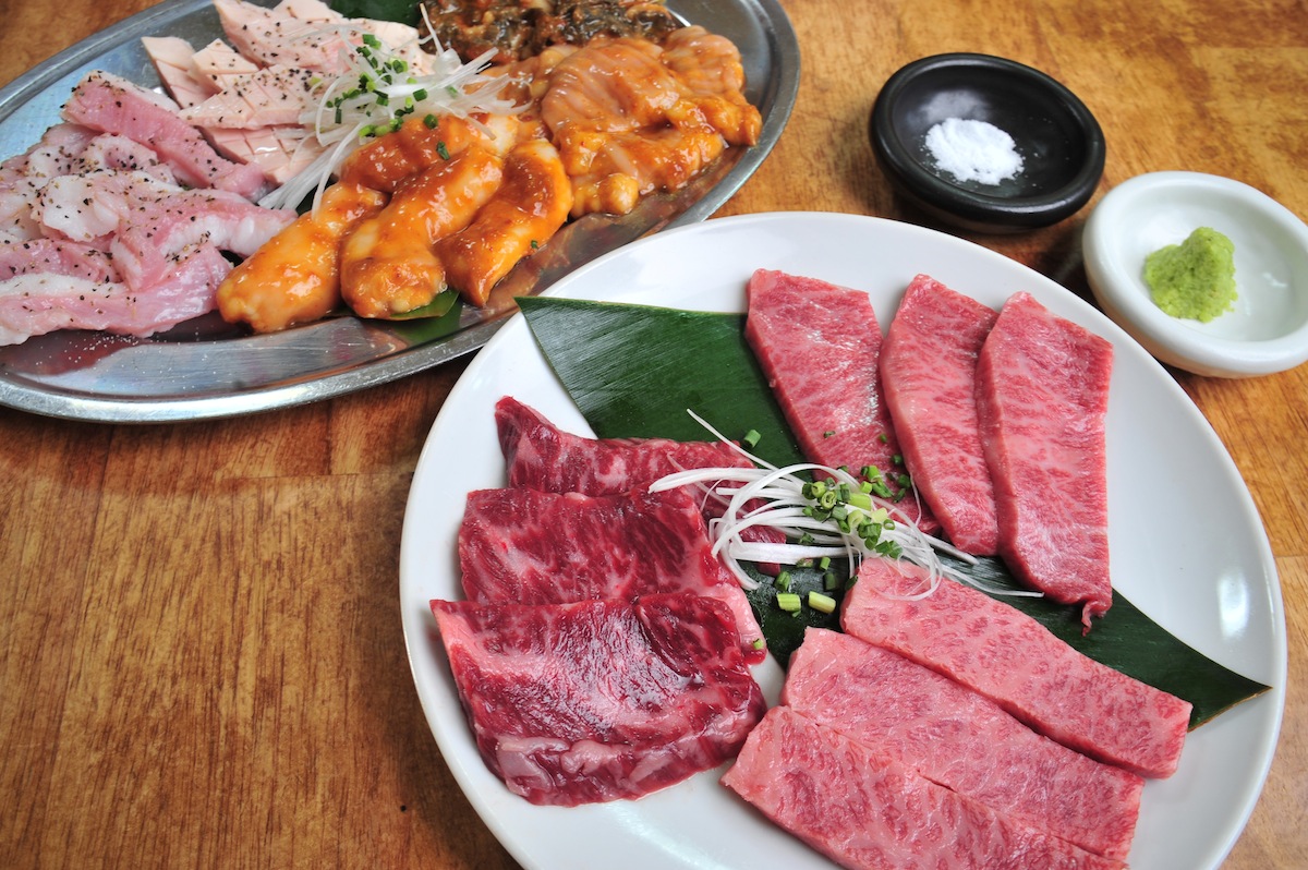 塩とワサビでモリモリ召し上がれ。お供はもちろん地元のビール 塩とワサビでモリモリ召し上がれ。お供はもちろん地元のビール