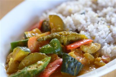 元気野菜のカレーは彩り鮮やか