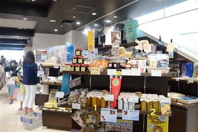食品から雑貨まで、離島の魅力あふれる商品がいっぱい
