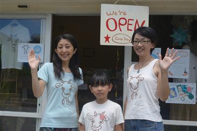 こちらが人気上昇中のヤギのキャラクターTシャツ