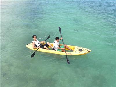美しい青い海をスケルトンカヌーで満喫