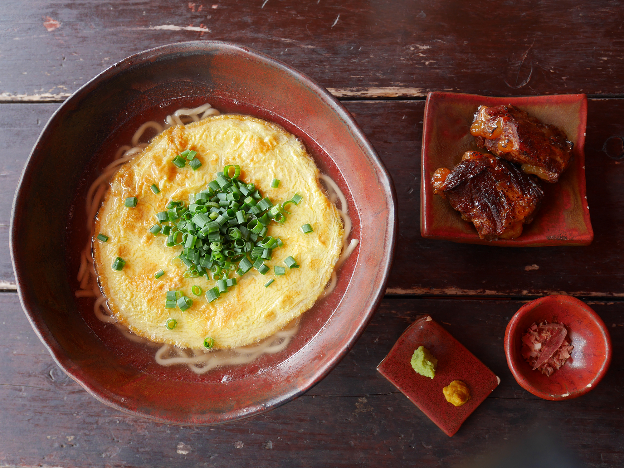 いしぐふー「炙りソーキそば」 いしぐふー「炙りソーキそば」680円