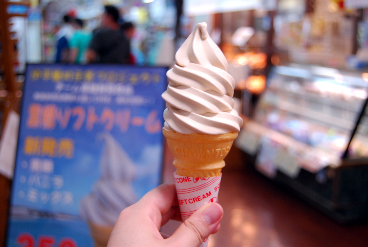 やさしい黒糖の甘さは懐かしい味わい 道の駅 許田 黒糖ソフトクリーム