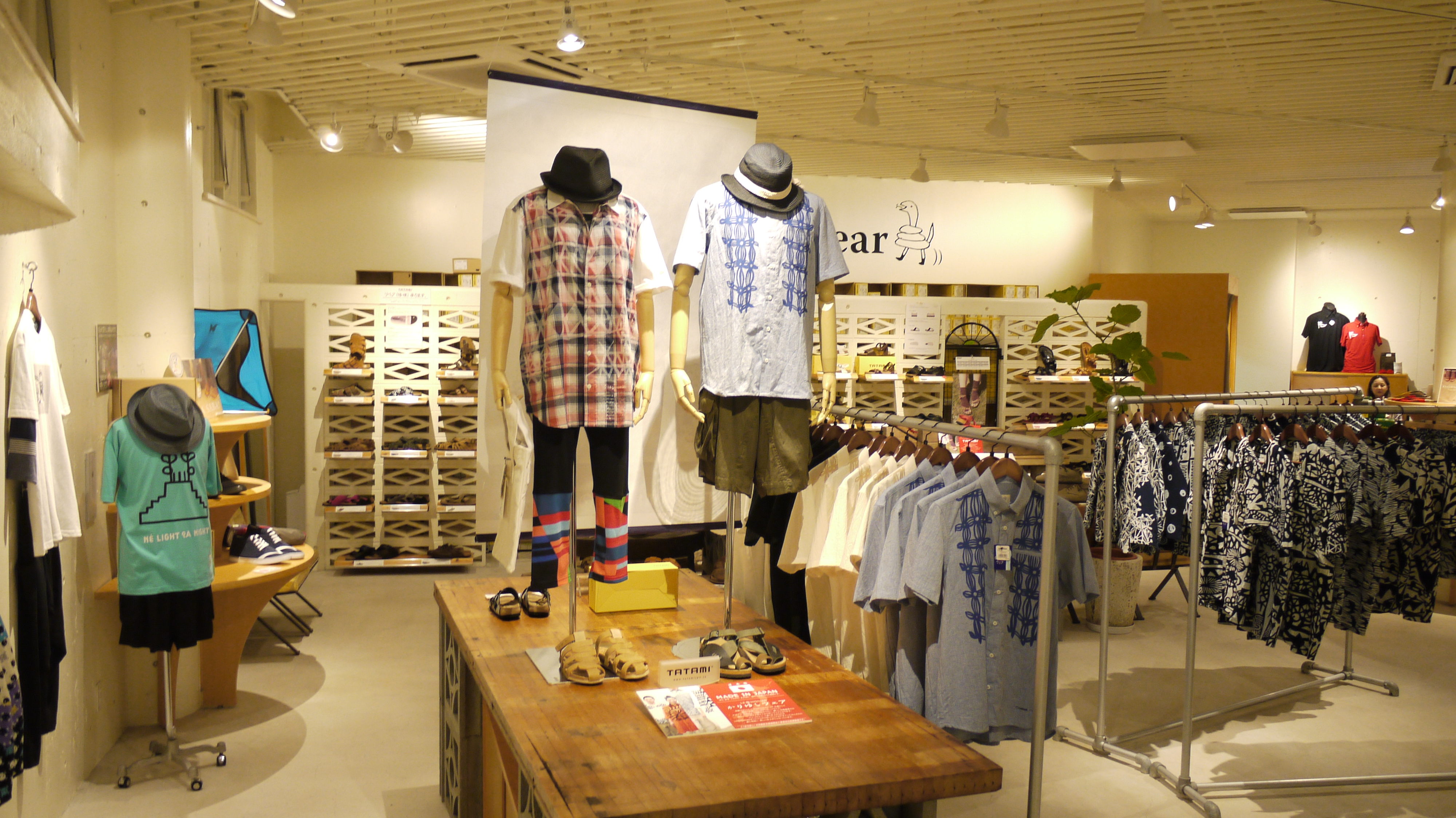 デザインかりゆしを数多く取り揃える デザインかりゆしを数多く取り揃える