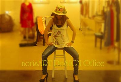 白い生地からnorisART色に染め、デザインを入れた商品