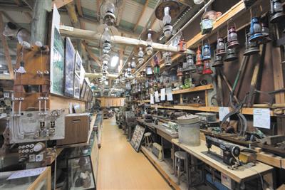 1万点以上の資料を展示保存