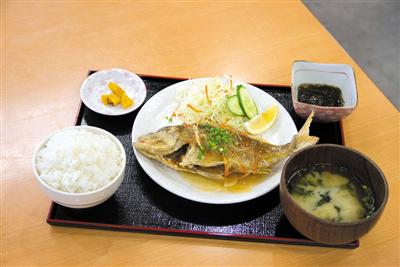 ボリューム満点の人気定食