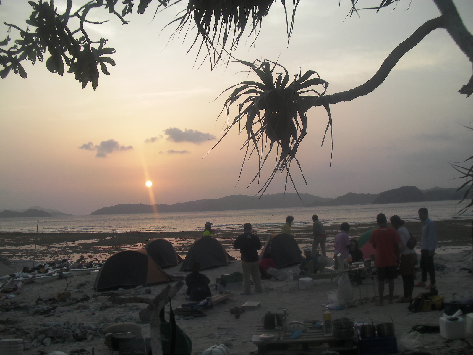 沖縄の1日の自然の息吹をまるごと感じる(写真提供/漕店) 沖縄の1日の自然
