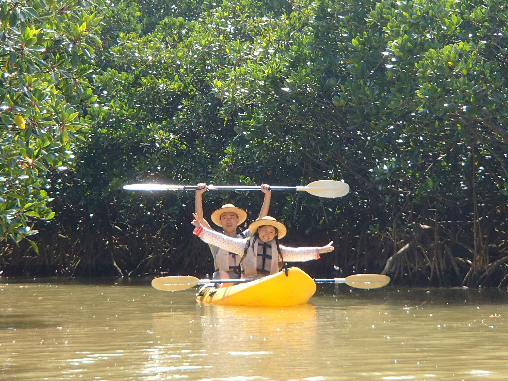 マイナスイオンをたっぷり浴びよう(写真提供/やんばる自然塾) マイナスイオンをたっぷり浴びよう(写真提供/やんばる自然塾)