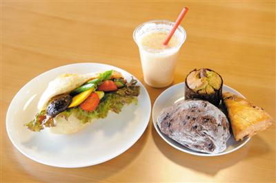 基本は社内食堂だが一般の人も利用可能