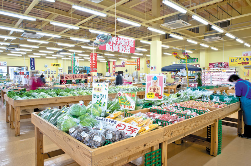 農産物エリアと海産物エリアに分かれた施設内 農産物エリアと海産物エリアに分かれた施設内