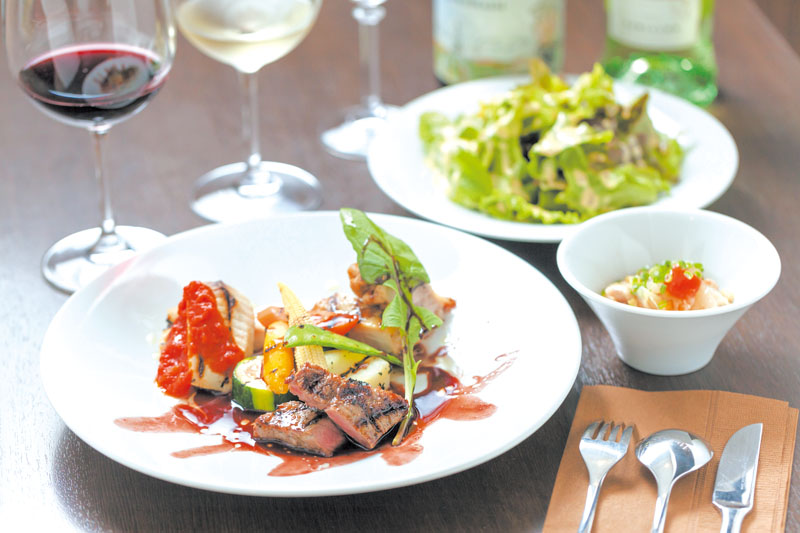 70種のワインをそろえるダイニングバー 70種のワインをそろえるダイニングバー