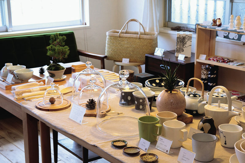 厳選されたものたちが上品な雰囲気で並んでいる 厳選されたものたちが上品な雰囲気で並んでいる