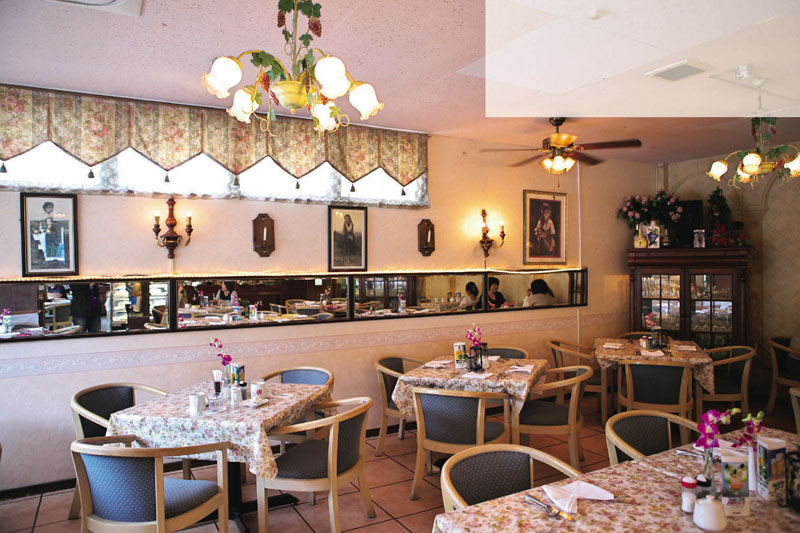 海外から集めた調度品が並ぶ店内 海外から集めた調度品が並ぶ店内