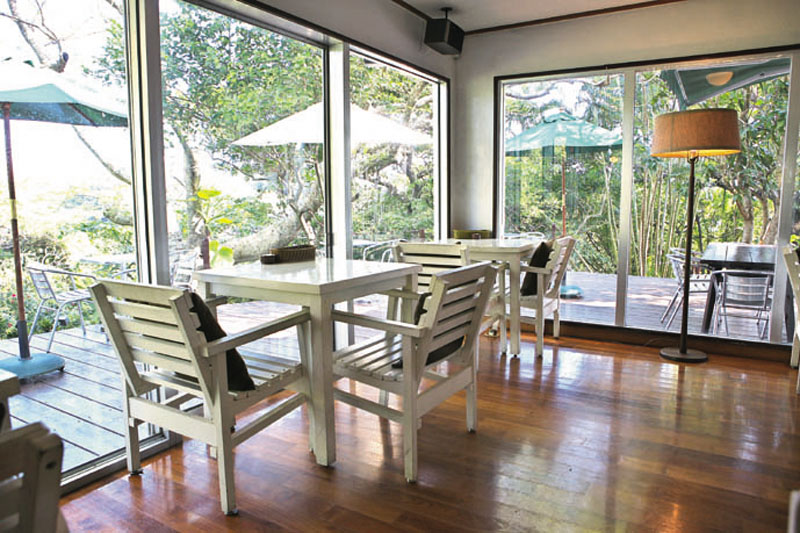 カフェ以外にブライダルも行える店内 カフェ以外にブライダルも行える店内