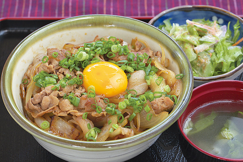 肉の甘味を引き出した人気の「猪豚丼」 肉の甘味を引き出した人気の「猪豚丼」