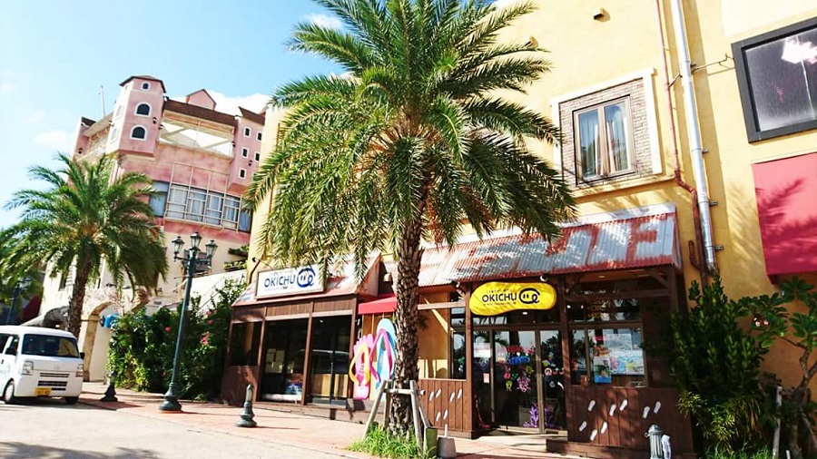 島ぞうりの顔出し看板が目印 島ぞうりの顔出し看板が目印