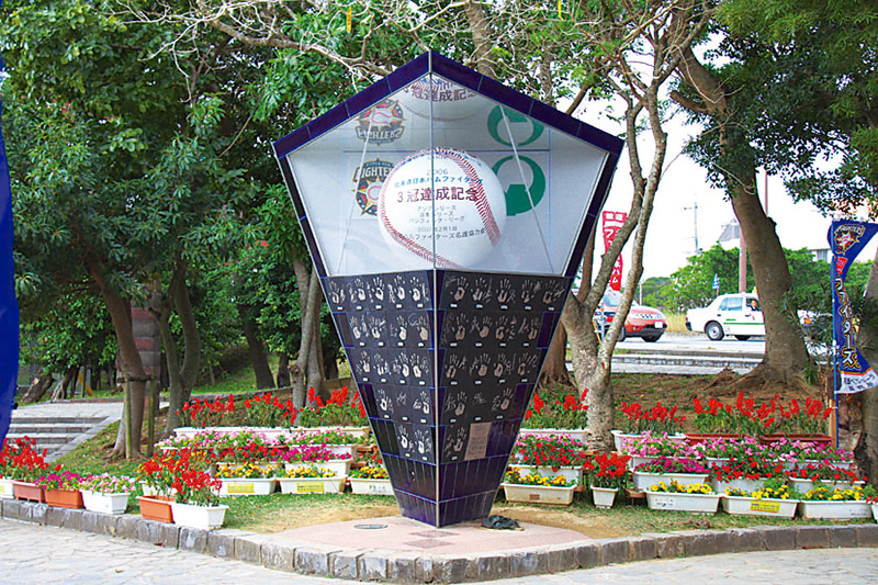 プロ野球選手がキャンプを行う名護市営球場 プロ野球選手がキャンプを行う名護市営球場