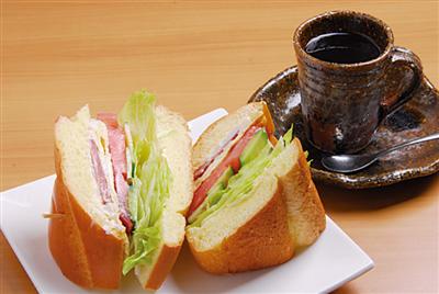ミックスサンドセットはコーヒーも付く