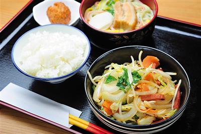 沖縄ママのこだわりと愛情が詰まっているランチセット