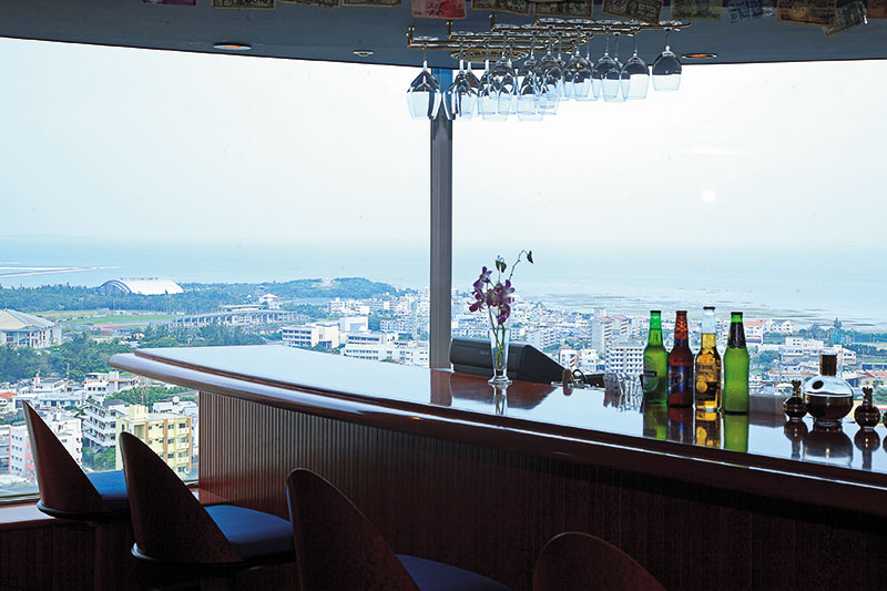 巨大な窓ガラスから太平洋を一望 巨大な窓ガラスから太平洋を一望