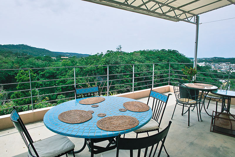 テラスに出た瞬間に広がる景色は圧巻 テラスに出た瞬間に広がる景色は圧巻