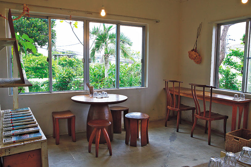 緑に囲まれたオシャレな雰囲気のカフェ 緑に囲まれたオシャレな雰囲気のカフェ