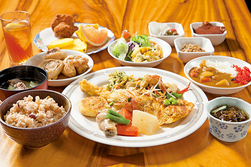 懐かしい沖縄家庭料理が好評 懐かしい沖縄家庭料理が好評