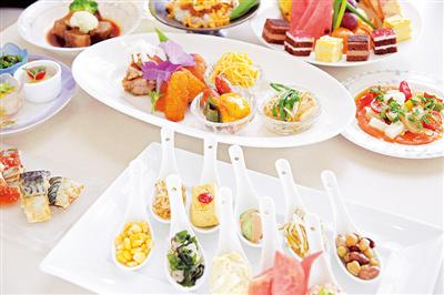 敷地内の畑で育てた新鮮野菜もおいしい