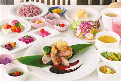 新鮮野菜を巧みにアレンジし、島野菜が美しいお総菜に大変身