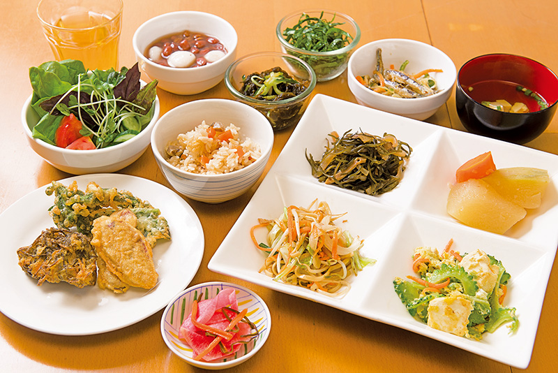 昔ながらの沖縄料理が味わえる店 昔ながらの沖縄料理が味わえる店