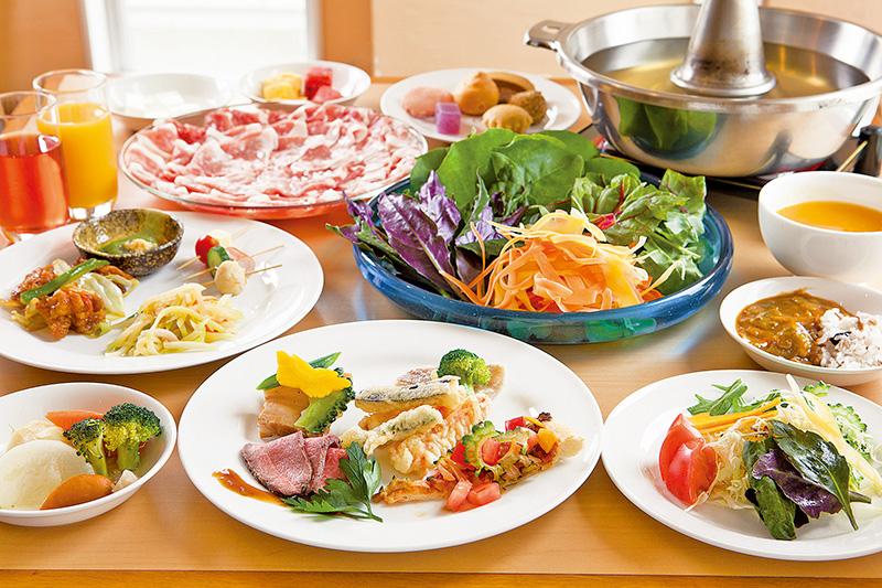 季節感あふれるやんばる野菜がカラフルに並ぶ 季節感あふれるやんばる野菜がカラフルに並ぶ