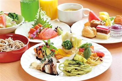 カジュアルにホテルバイキングが楽しめるレストラン
