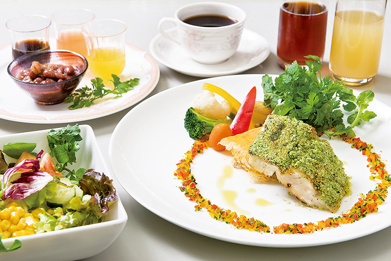 バラエティ豊富なメニューが揃う人気バイキング バラエティ豊富なメニューが揃う人気バイキング