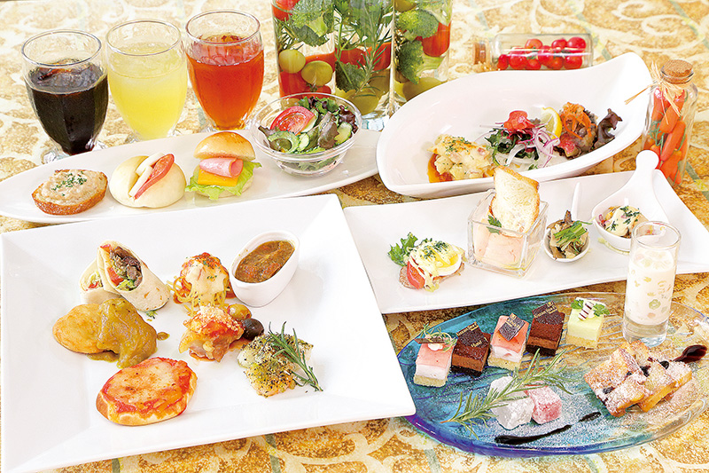 水平線を見ながらのランチはホッとするひととき 水平線を見ながらのランチはホッとするひととき