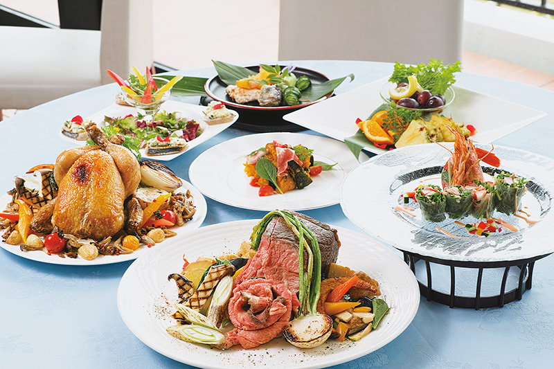 美しい海を眺めながら贅沢なランチ 美しい海を眺めながら贅沢なランチ