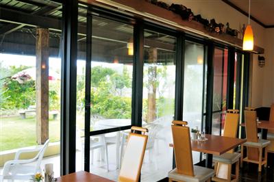 店内はもちろんテラスやトイレに至るまで、すべてバリアフリー