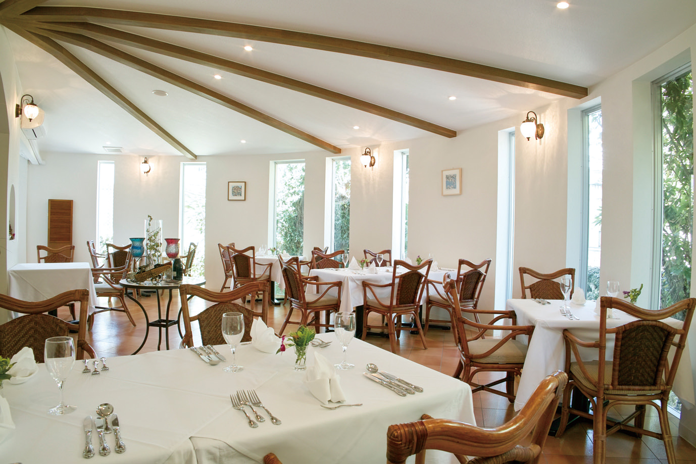 2012年12月に改装し、より広々とした店内。「パティスリーR」も併設した 広々とした店内。「パティスリーR」も併設した