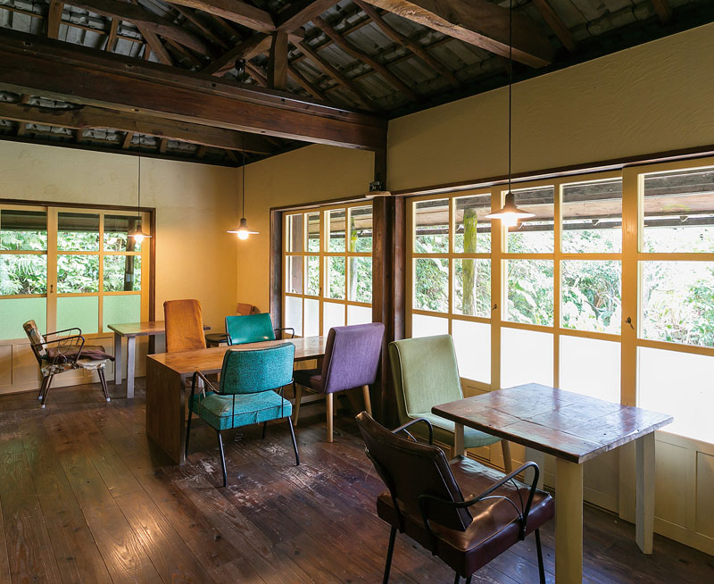 古民家にマッチする照明やインテリアがおしゃれな店内 古民家にマッチする照明やインテリアがおしゃれな店内