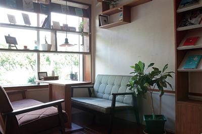 幅広い客層に対応できる店内