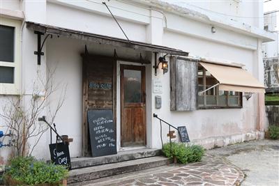 古い建物を生かして改装した店内