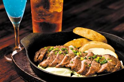 自慢の豚を使った料理