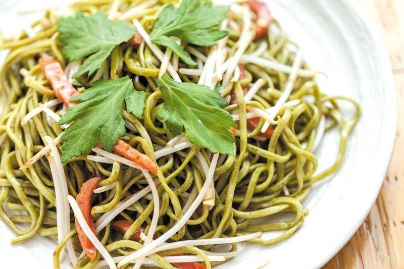 もぎ入り沖縄そば麺の「よもぎ焼きそば」 もぎ入り沖縄そば麺の「よもぎ焼きそば」