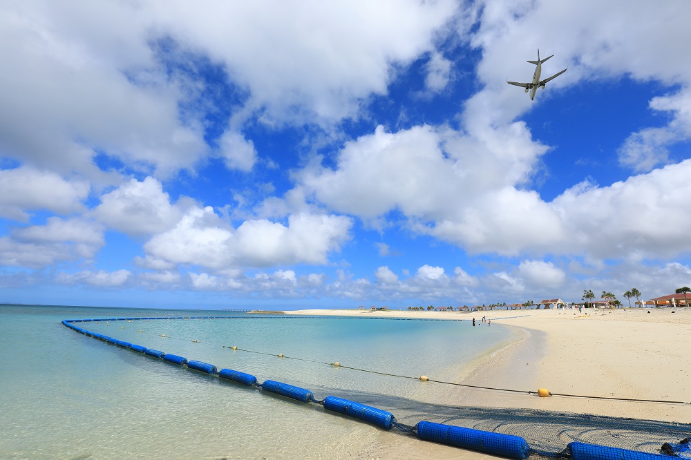 夏になると多く海水浴客でにぎわう 豊崎美らSUNビーチ。夏になると多く海水浴客でにぎわう