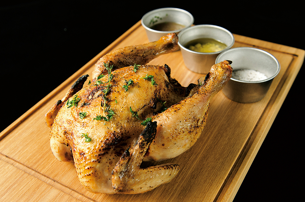 店の外まで香るやんばる地鶏 店の外まで香るやんばる地鶏