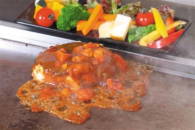 おしゃれなバールスタイルで味わえる鉄板焼き