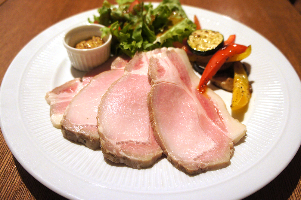 県産食材を使ったオリジナルメニューが楽しめる 県産食材を使ったオリジナルメニューが楽しめる