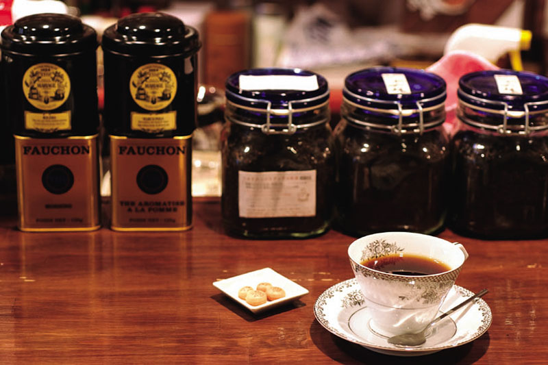 まめ蝶さんが各地で見つけたコーヒーをはじめ、紅茶や日本茶、
日本酒などのアルコール類まで幅広く、その日の気分で楽しめる まめ蝶さんが各地で見つけたコーヒー